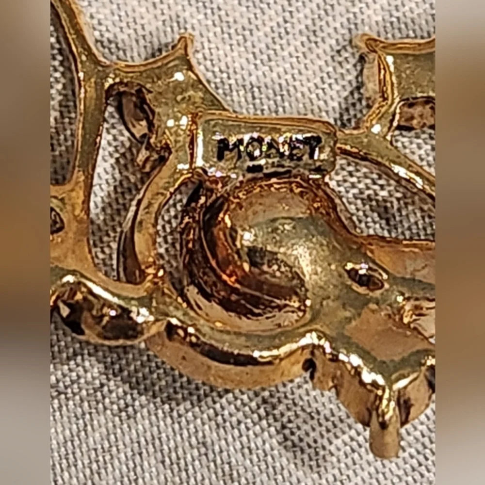 Lovely vintage Monet gold tone‎ multi colored rhinestone circle brooch